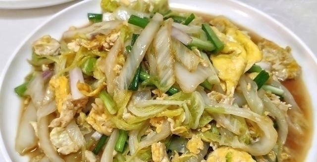 朋友来吃饭,宝妈花45元做一桌菜,朋友吃撑了,孩子爸却说抠门