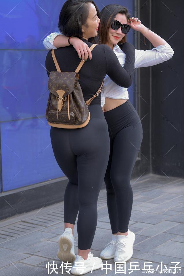 经典|纯黑搭配PK黑白搭配,一个帅气十足,一个经典百搭