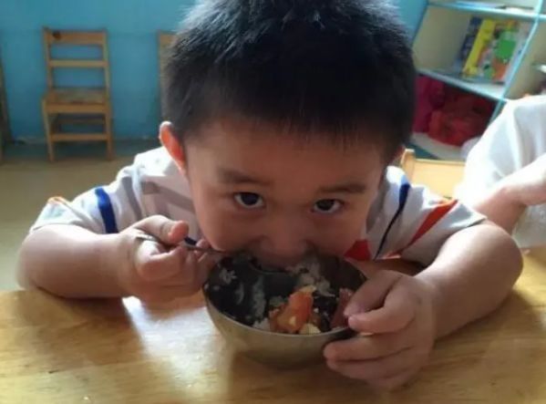 秋秋|9岁男娃1年长12厘米,儿科医生:这个习惯不错,值得学习