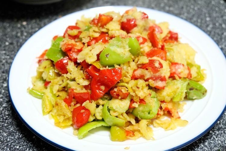 比吃肉下饭多了，辣椒配面粉随便一煎，下酒下饭都很棒