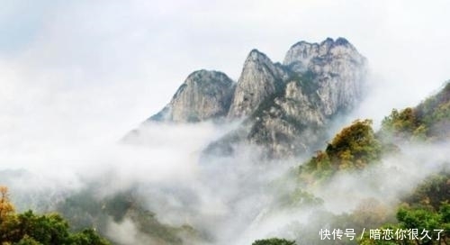 三峰锐插霄，汉奇秀无比，汉武帝封禅古南岳而出名，明堂山景