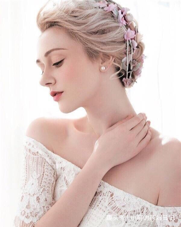 气质 真正贵气的女人,很少带黄金,更爱这3种首饰,时尚又显气质