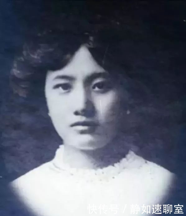 打成|杜月笙敬她三分,周总理设宴接见,她把一手烂牌打成了王炸