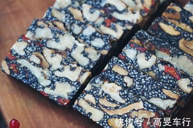 美味|黑芝麻核桃红枣糕，甜而不腻，营养美味，做法超简单