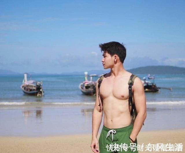 阳光帅气|阳光帅气皮肤白净的肌肉小奶狗,海边游玩拍到帅气的侧颜秒杀一切