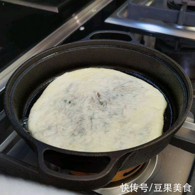 馅饼|#夏日开胃餐#10分钟快手早餐之薄皮大馅饼