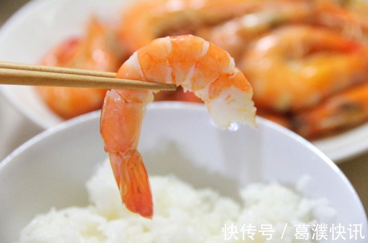 水煮虾,冷水还是热水煮多数人错在这一步,虾肉又老又柴,还腥
