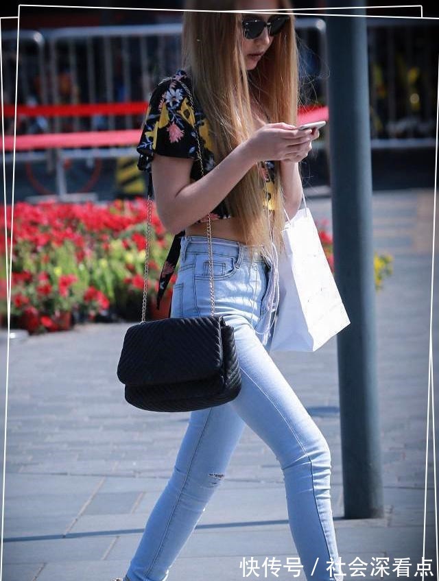 牛仔裤|紧身牛仔裤,简洁而不简单的设计,让彰显出年轻态和活力感!