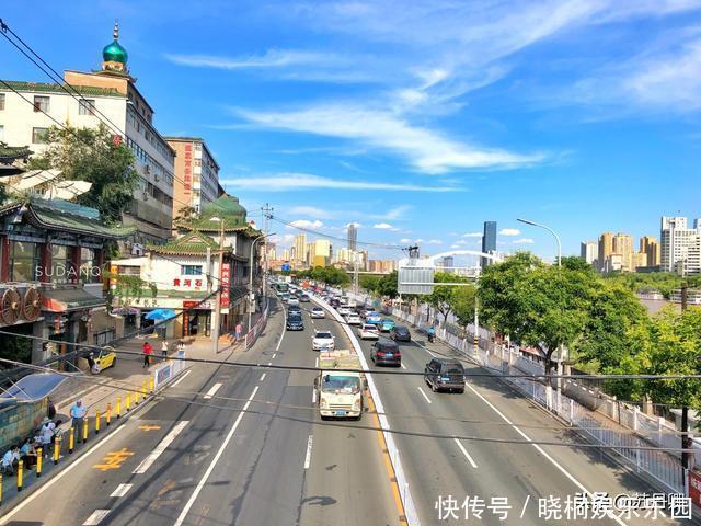 西部最迷人的城市，有“晚上小香港”之称，美得如星辰大海