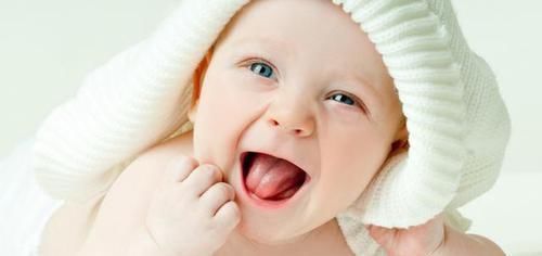 发育|宝宝出生后的“第一年”,有5个发育关键期,宝爸宝妈们别错过了