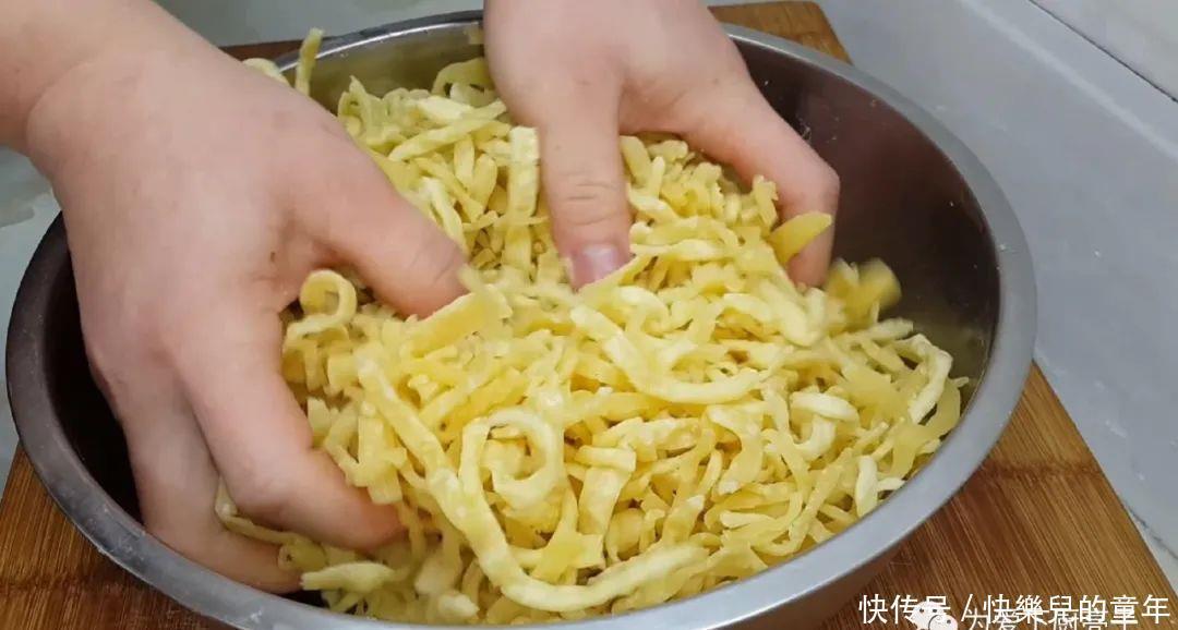 在家自制沙琪玛的做法,掌握关键技巧,松软香甜,新手一次就成功