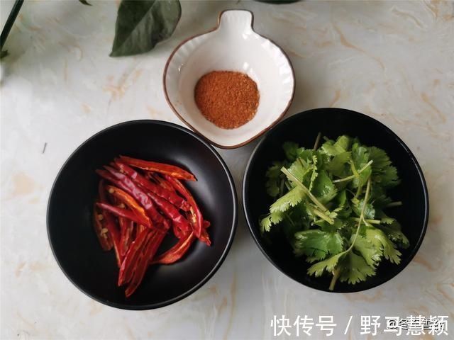 鸡肉超好吃的做法，不炸也不炖，元旦家宴做一盘，保证受欢迎
