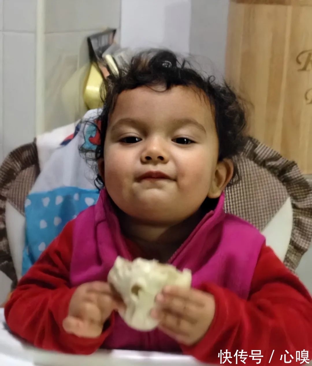 胳膊|让中年女人瞬间崩溃,一只肉包子就够了,卢家小妞成长日记