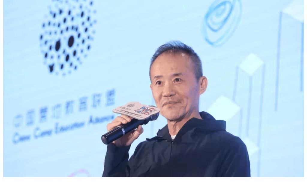 71歲王石吃播首秀，評(píng)論區(qū)滿是質(zhì)疑：這么大年紀(jì)還博關(guān)注，圖什么