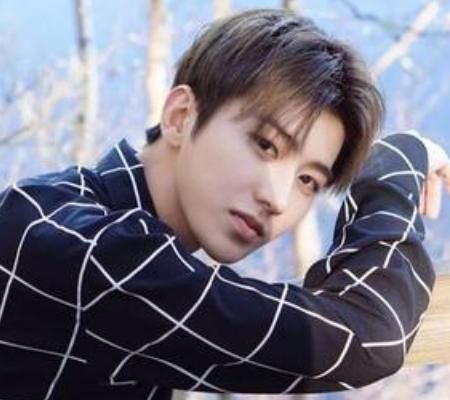 明星势力内地榜：王一博占榜首，肖战掉出前5名，蔡徐坤没进前3