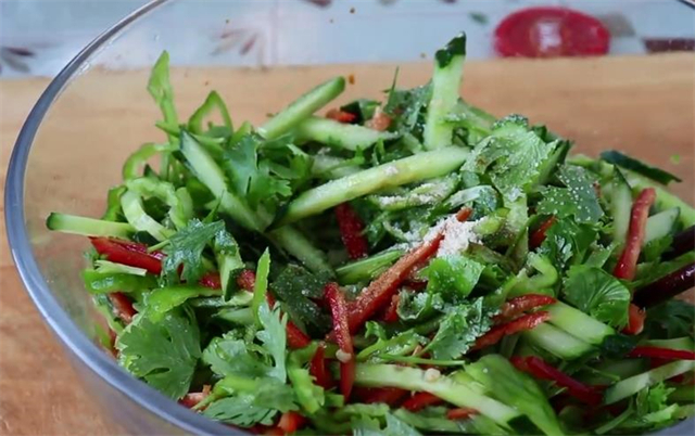 饭店|怪不得饭店的凉拌黄瓜那么好吃,原来技巧如此简单,看一遍就学会