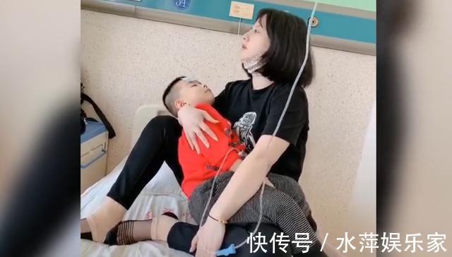 点滴|外甥生病了,小姨抱着孩子打点滴,网友必须得要二胎了