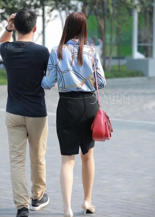 街拍：牛仔裤的花式搭配，有活力也很显身姿