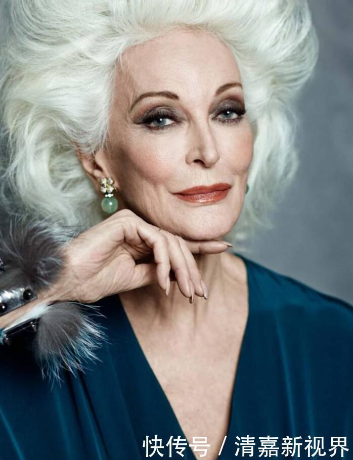 超模界|超模界的“时尚老妖精”,身材似妙龄少女,89岁还坐拥鲜肉小男友
