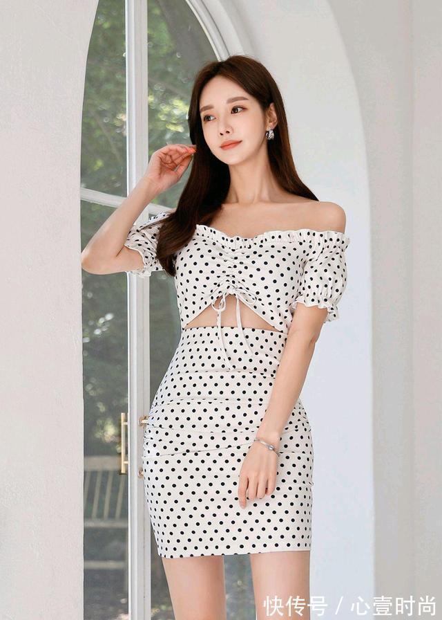 孙允珠|女神孙允珠高清时尚搭配:华尔兹庭园夏雪白皙波点衣裙