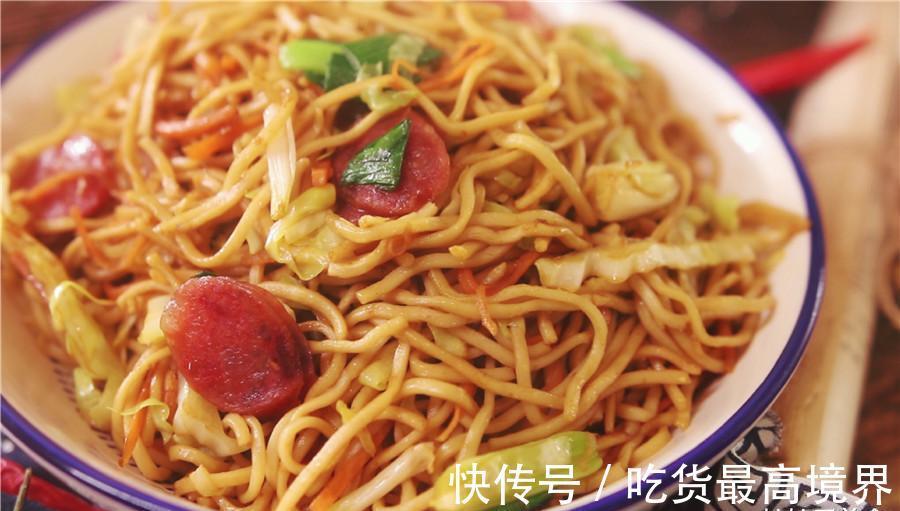 美味|香肠炒面，面条的高级做法，健康营养美味