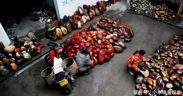 石头|中国靠石头改变命运的村庄,村民住楼房开豪车,却无一人上班