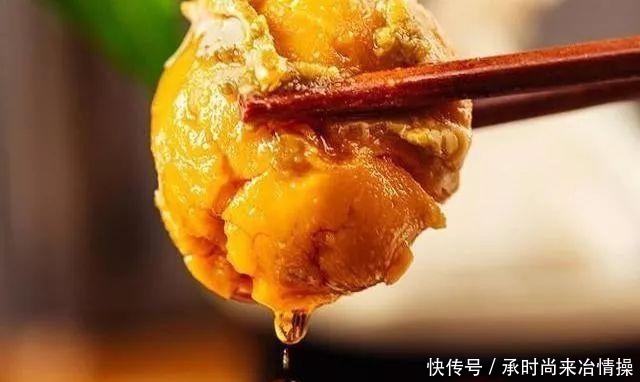  央视|央视“曝光”的海鸭蛋，这油到底是什么东西流出的“油”能吃吗