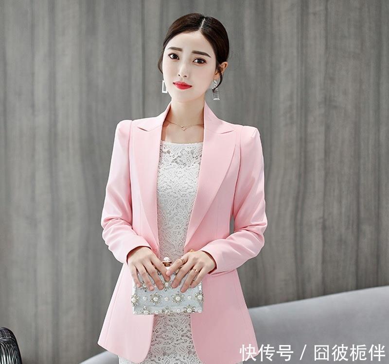 四五十岁女人别跟不上潮流,瞧瞧下面女人怎么穿,一个比一个美