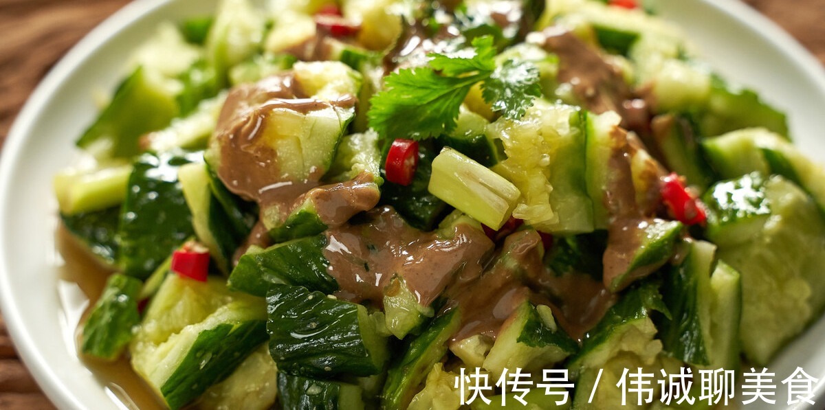 入味|凉拌黄瓜时，直接拌是不对的，多做这一步，黄瓜脆嫩入味不出水