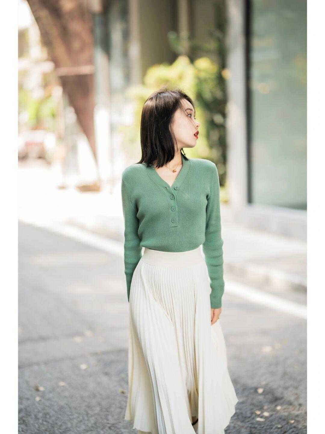 小仙女们 日常穿搭没头绪?快来看看这些简约大方的气质穿搭,谁穿谁美