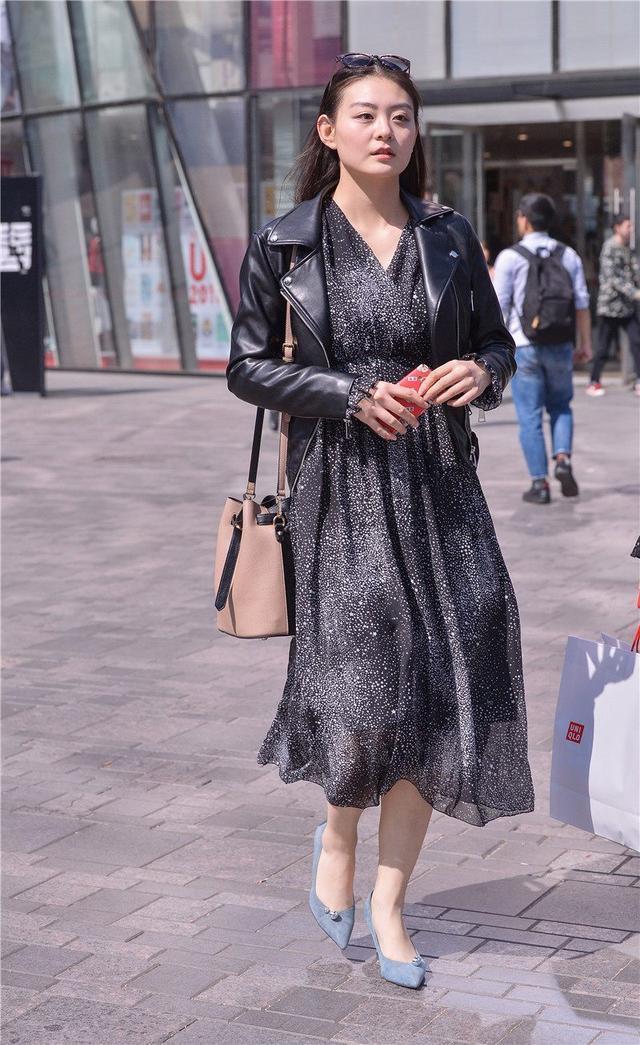 小姐姐身上|优雅洁白的连衣裙,穿在小姐姐身上,甜美优雅仙气十足