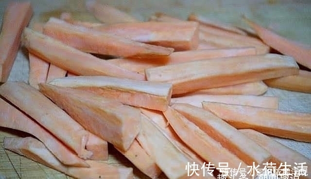 减脂|女孩把它当成零食,每天不离口,吃不胖还能减脂!