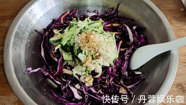 营养|凉拌紫甘蓝时,直接调味就错了,多加1步,更入味更脆爽营养更好