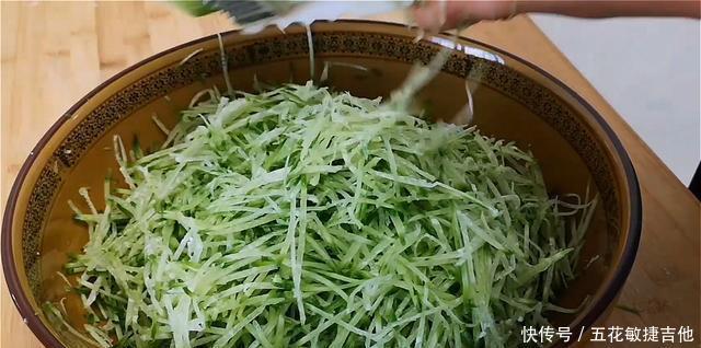 油腻|萝卜丸子家常做法,不加一滴水,外脆里嫩,一点也不油腻,太香了