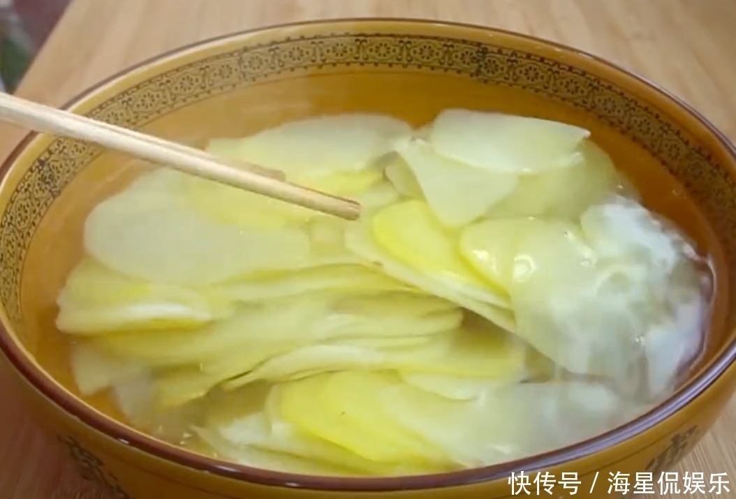 薯片|用土豆给孩子炸个薯片，做法简单，一口酥脆，不比超市卖的差