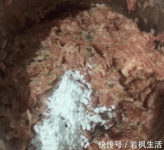 肉丸子|炸肉丸子，牢记“3加2不加”，保证香酥可口，不散不腥不糊，好吃