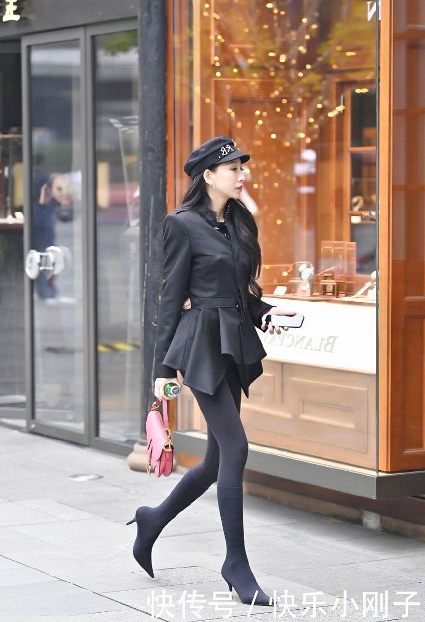 选条好裤子很重要!修身的裤型更显高挑,对身材要求也更严苛