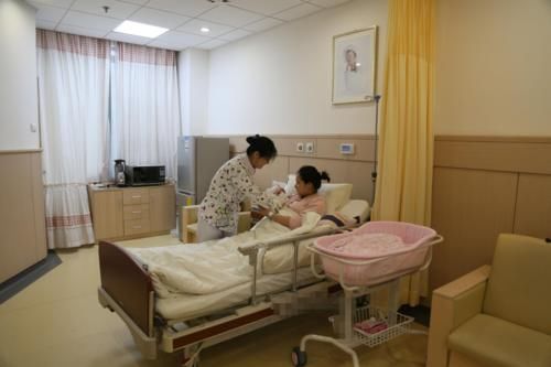 捂月子|“不听老人言吃亏在眼前”？夏天坐月子，老经验反不利宝妈健康