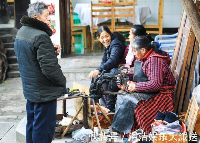 打铁器|谁说女子不如男，偏岩古镇除了全国闻名的女铁匠外还有个女修鞋匠