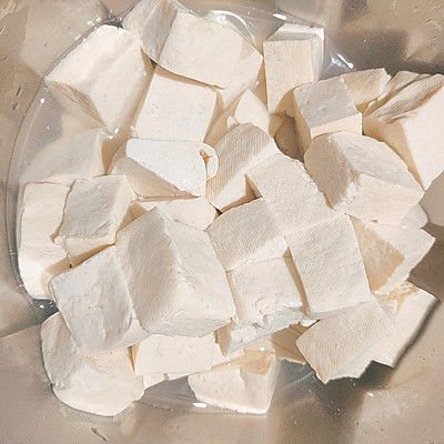 西红柿海带苗金针菇豆腐汤