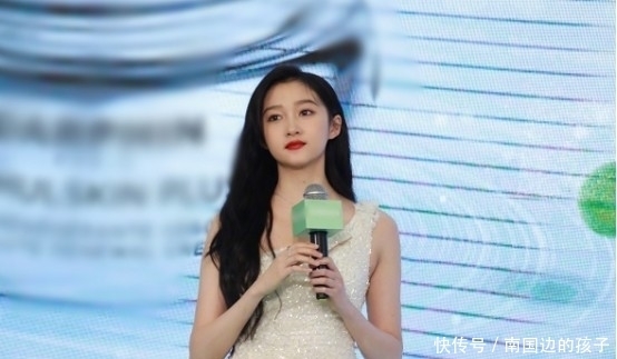 鹿晗 “一鹿彤行”颜值翻车?离开滤镜的关晓彤脸圆,鹿晗合照被嘲沧桑