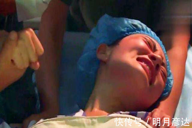 小莫|顺产时遭实习医生围观,孕妈一句话霸气回怼,但已经为时已晚