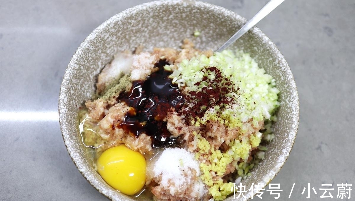 羊肠|一盆肉一根肠衣，教你做0淀粉0添加剂脆皮肠，香嫩健康吃着放心