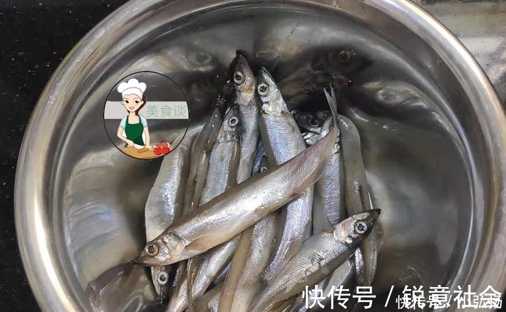 煎鱼破皮还炸锅?有人说锅擦姜片,有人说撒盐垫底,其实都不全对