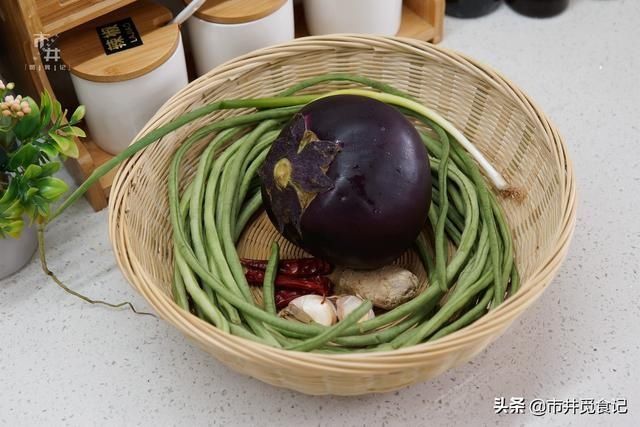 豆角|做茄子烧豆角,多加一步,茄子香软,豆角入味,吃的盘底都不剩