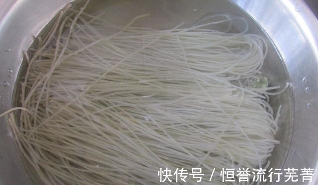 到了冬天，我家就爱这一口，清热去燥又实惠，一人一碗舒服又过瘾！