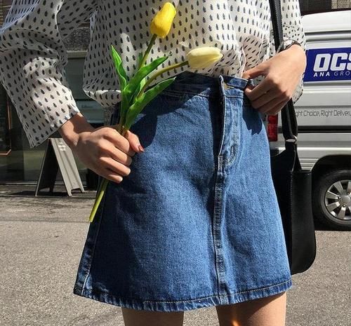 还对牛仔长裤恋恋不舍,穿清爽牛仔裙,彰显夏日活力