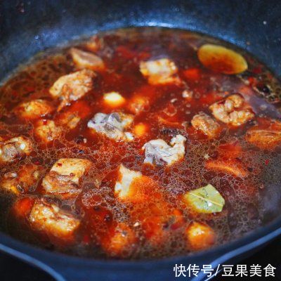 勾魂川味耙糯糯胡萝卜烧排骨