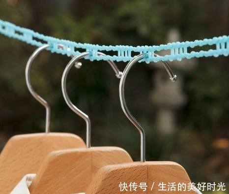 晾衣杆|老婆坚持不在阳台装晾衣杆，回头装这种代替，好看又实用十倍！