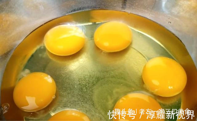 绵软|一碗大米6个鸡蛋，往电饭煲一倒，出锅家人抢着吃，绵软香甜